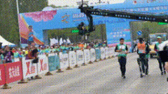 大牛证券官网登录入口 冲线！“天工”夺得全球首个人形机器人半马冠军